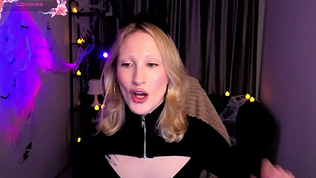 Snapshot of BiancaHelo chatting on October 26, 1:55 pm BiancaHelo online show from October 26, 1:55 pm