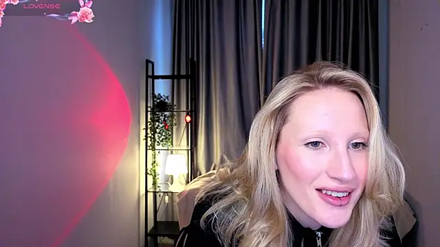 Snapshot of BiancaHelo chatting on October 21, 1:43 pm BiancaHelo online show from October 21, 1:43 pm