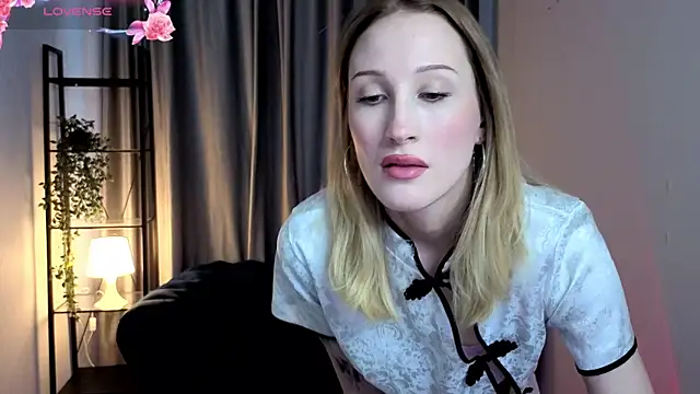 Snapshot of BiancaHelo chatting on October 9, 2:28 pm BiancaHelo online show from October 9, 2:28 pm