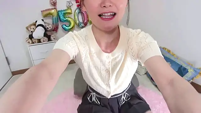 Snapshot of yuzukichi_jp chatting on May 19, 12:45 pm yuzukichi jp online show from May 19, 12:45 pm