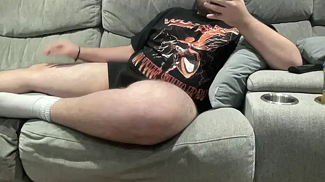 Snapshot of British_28 chatting on October 27, 11:27 pm British 28 online show from October 27, 11:27 pm