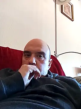 Snapshot of geli45 chatting on October 6, 2:40 pm geli45 online show from October 6, 2:40 pm