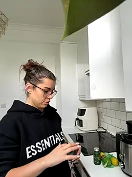 AlitaNova online show from October 25, 10:58 am