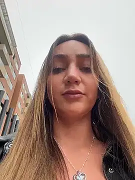 Ninabigtitied online show from May 21, 8:06 pm