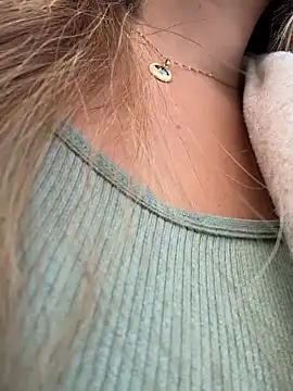 Ninabigtitied online show from April 20, 11:35 am