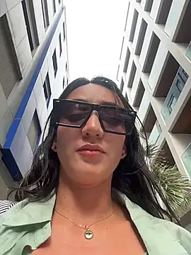 Ninabigtitied online show from November 27, 1:22 pm