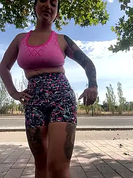 Ninabigtitied online show from October 3, 1:23 pm