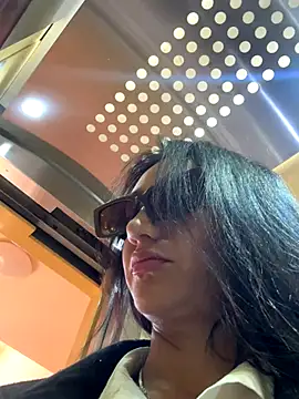 Ninabigtitied online show from October 12, 8:16 am