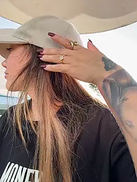 Ninabigtitied online show from April 12, 12:41 pm