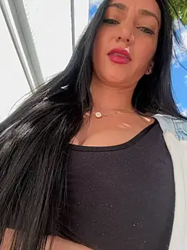 Ninabigtitied online show from September 22, 2:12 pm