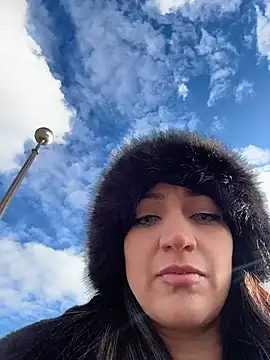 Ninabigtitied online show from November 18, 12:52 pm