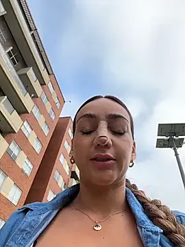 Ninabigtitied online show from April 14, 12:21 pm