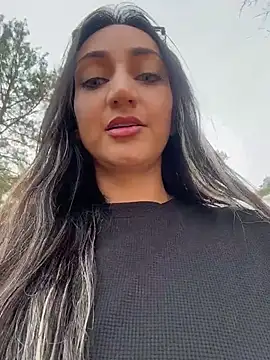 Ninabigtitied online show from November 13, 12:42 pm