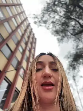 Ninabigtitied online show from March 10, 7:07 pm