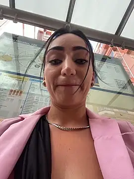 Ninabigtitied online show from December 5, 12:04 pm