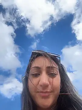 Ninabigtitied online show from November 28, 2:50 pm