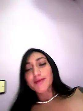 Ninabigtitied online show from September 25, 8:59 pm