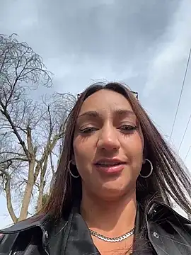 Ninabigtitied online show from February 7, 1:41 pm