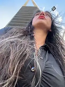 Ninabigtitied online show from November 29, 1:22 pm