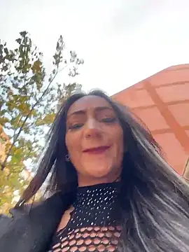 Ninabigtitied online show from November 4, 2:10 pm