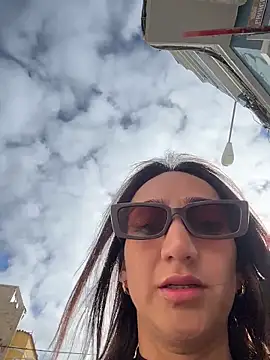 Ninabigtitied online show from December 21, 2:19 pm