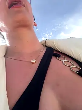 Ninabigtitied online show from September 27, 10:54 am