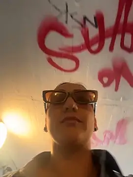 Ninabigtitied online show from October 28, 11:42 am