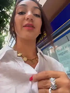 Ninabigtitied online show from December 14, 1:17 pm