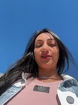 Ninabigtitied online show from October 6, 12:50 pm