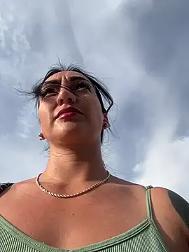 Ninabigtitied online show from October 8, 3:57 pm