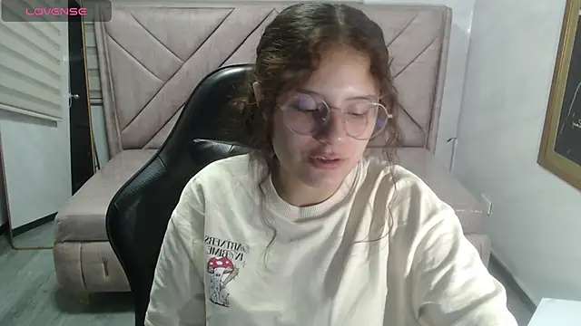 Snapshot of Velvet_Moon_V chatting on February 26, 7:47 pm Velvet Moon V online show from February 26, 7:47 pm