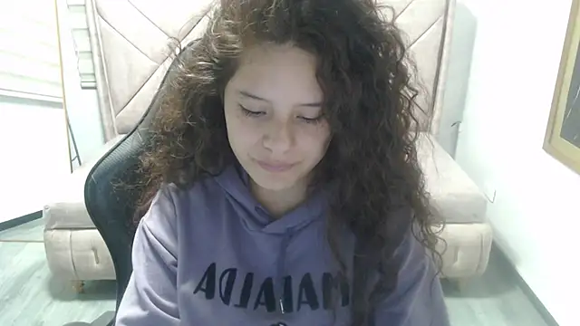 Snapshot of Velvet_Moon_V chatting on February 19, 7:44 pm Velvet Moon V online show from February 19, 7:44 pm