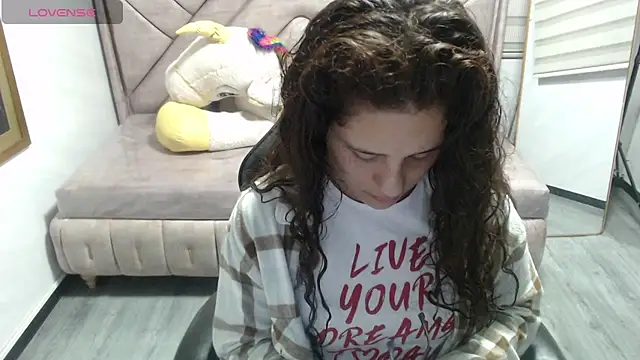 Snapshot of Velvet_Moon_V chatting on December 17, 1:16 pm Velvet Moon V online show from December 17, 1:16 pm