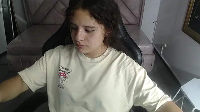 Snapshot of Velvet_Moon_V chatting on February 9, 8:18 pm Velvet Moon V online show from February 9, 8:18 pm