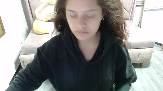 Snapshot of Velvet_Moon_V chatting on December 20, 1:25 pm Velvet Moon V online show from December 20, 1:25 pm