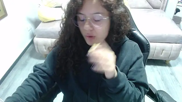 Snapshot of Velvet_Moon_V chatting on November 4, 1:37 pm Velvet Moon V online show from November 4, 1:37 pm