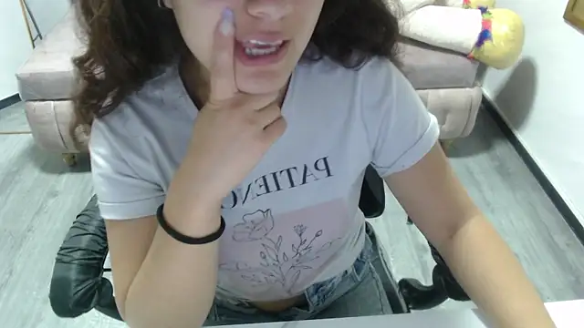 Snapshot of Velvet_Moon_V chatting on October 27, 1:12 pm Velvet Moon V online show from October 27, 1:12 pm