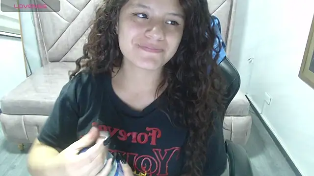 Snapshot of Velvet_Moon_V chatting on February 5, 7:43 pm Velvet Moon V online show from February 5, 7:43 pm