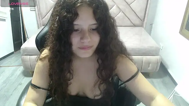 Snapshot of Velvet_Moon_V chatting on February 23, 7:47 pm Velvet Moon V online show from February 23, 7:47 pm