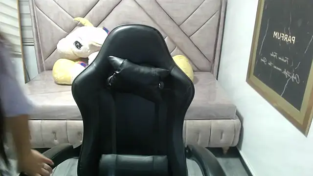 Snapshot of Velvet_Moon_V chatting on December 3, 1:32 pm Velvet Moon V online show from December 3, 1:32 pm