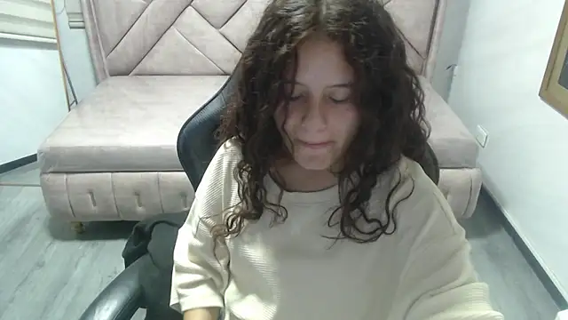 Snapshot of Velvet_Moon_V chatting on February 17, 8:17 pm Velvet Moon V online show from February 17, 8:17 pm