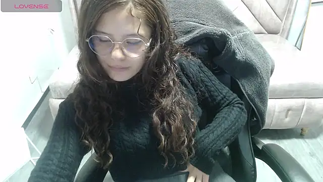 Snapshot of Velvet_Moon_V chatting on February 2, 8:08 pm Velvet Moon V online show from February 2, 8:08 pm