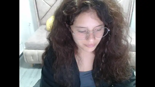 Snapshot of Velvet_Moon_V chatting on October 28, 1:32 pm Velvet Moon V online show from October 28, 1:32 pm