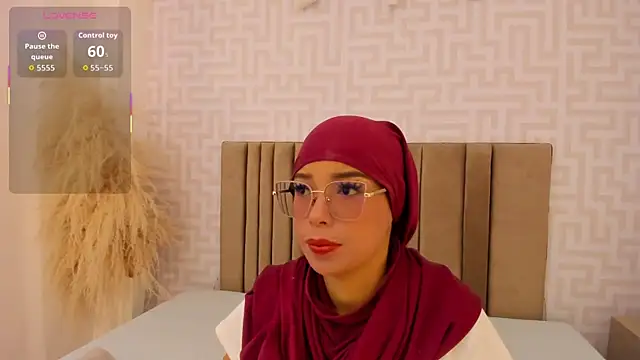 Snapshot of naishaa_ chatting on June 18, 5:18 pm naishaa online show from June 18, 5:18 pm