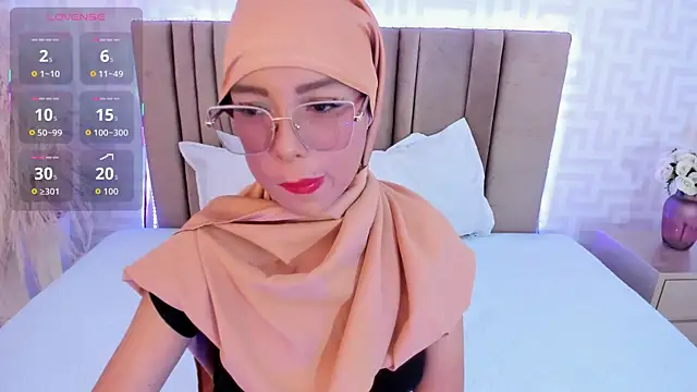 Snapshot of naishaa_ chatting on June 11, 5:21 pm naishaa online show from June 11, 5:21 pm