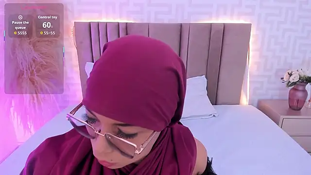 naishaa  online show from March 18, 7:04 pm