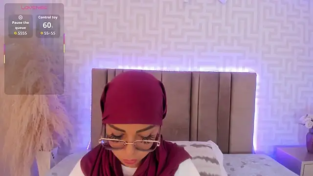 Snapshot of naishaa_ chatting on July 9, 6:40 pm naishaa online show from July 9, 6:40 pm
