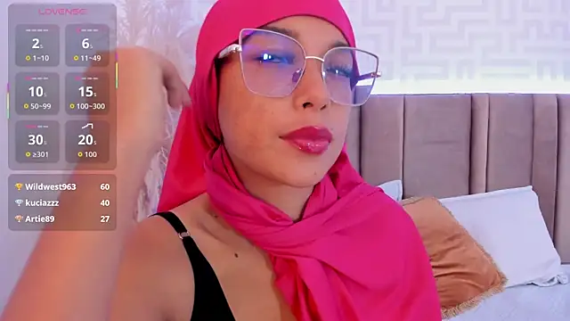 naishaa  online show from April 16, 9:39 pm