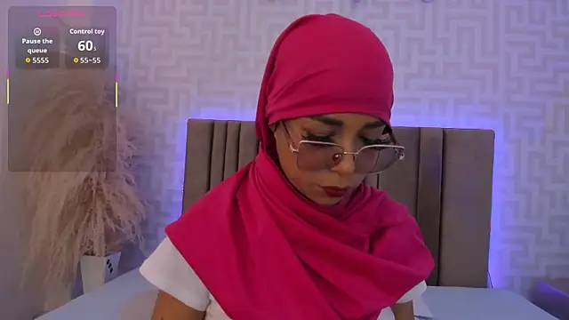 Snapshot of naishaa_ chatting on July 8, 5:13 pm naishaa online show from July 8, 5:13 pm