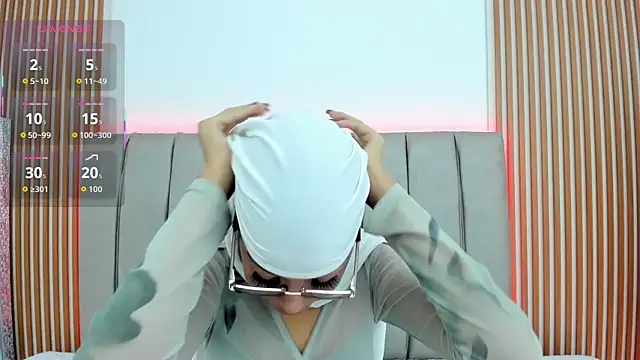 naishaa  online show from December 5, 6:39 pm